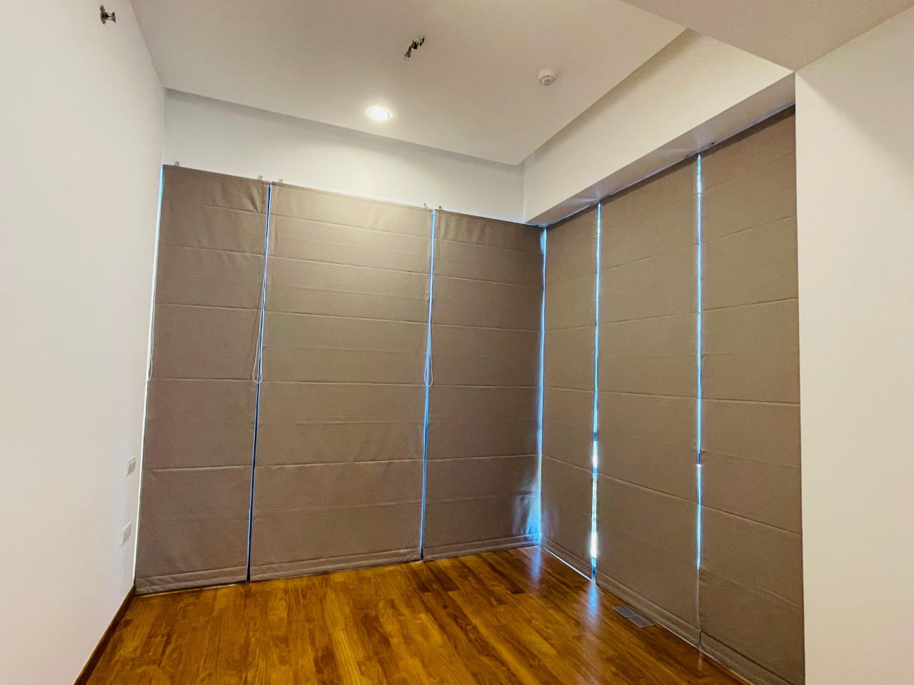 Manual Fabric Roman Blinds – Twin Peaks Apartment